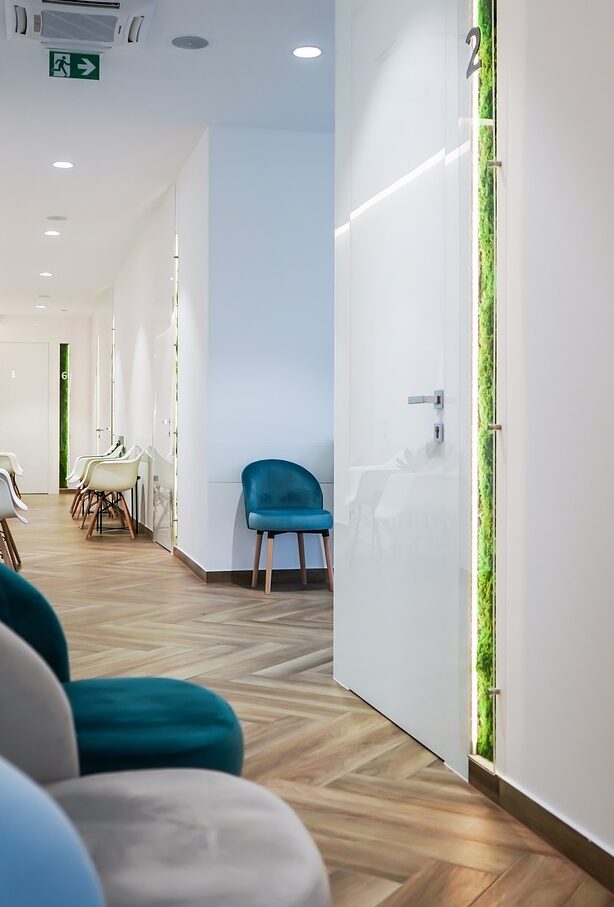 心療内科の待合室、病院のイメージ